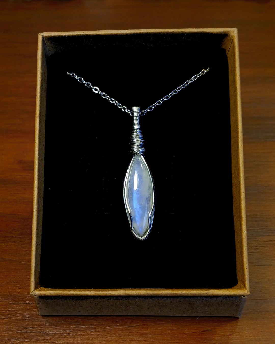 Colar "Dragon's Eye" de Pedra da Lua Roxa