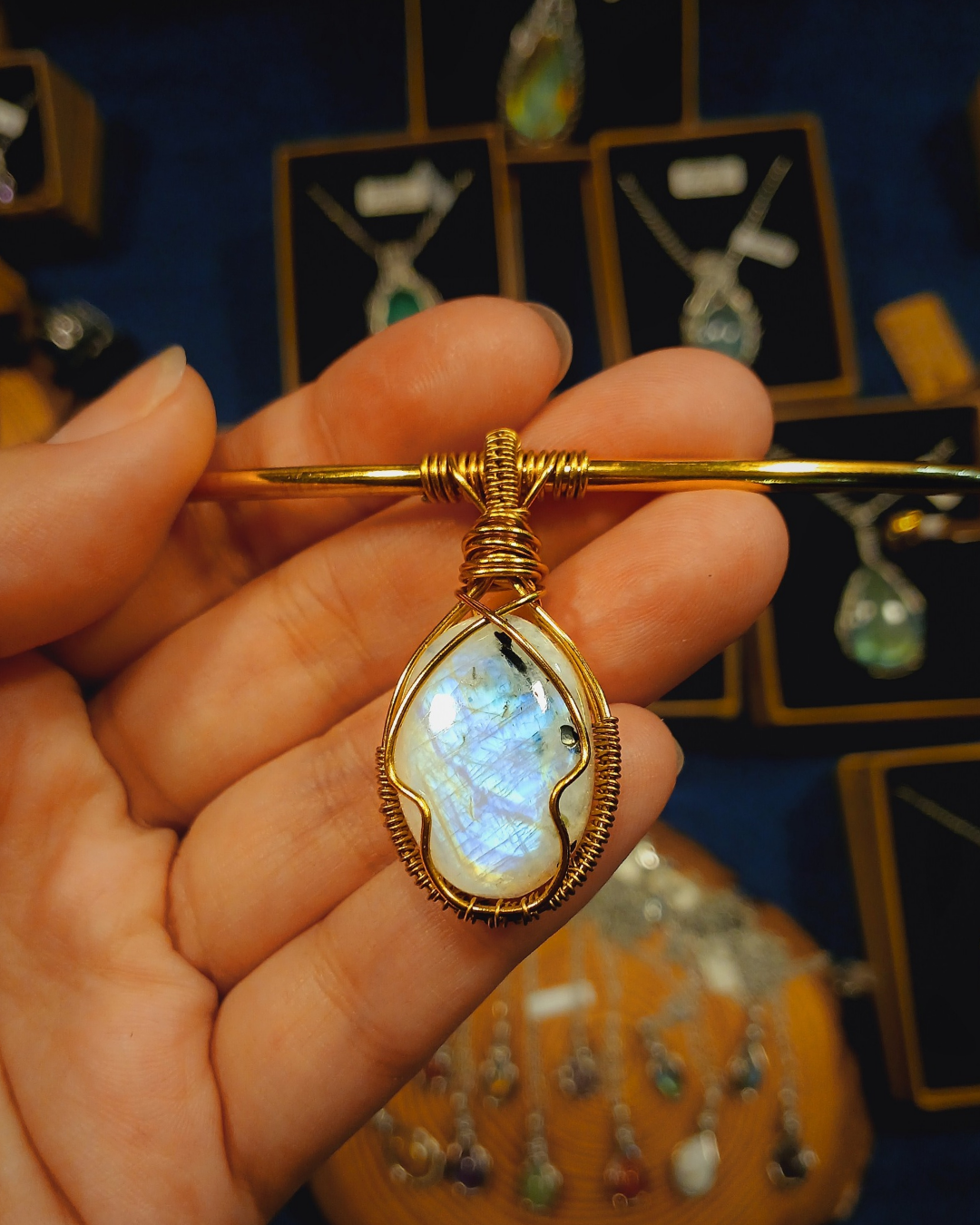 Choker de Pedra da Lua - Ouro 18K